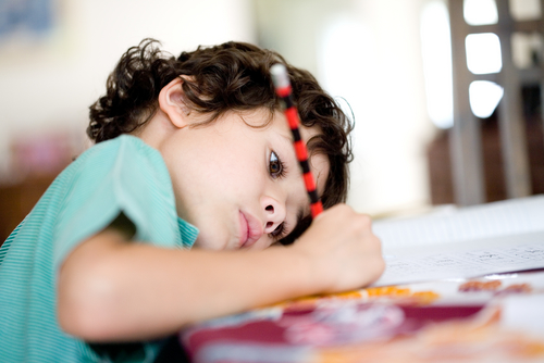 Länge var uppfattningen att ADHD växer bort av sig själv, det stämmer inte. Omkring hälften av barnen med ADHD har kvar symtom även som vuxna. Foto: Shutterstock